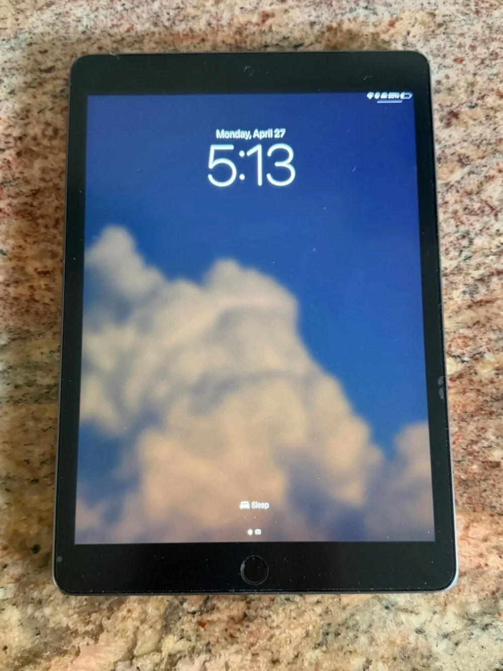 Apple 10.2in iPad (9th generation) Wi-Fi 64 GB Space Gray w/ case charger pencil